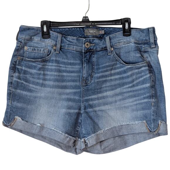 Torrid Medium Wash Blue Denim Jean Shorts Raw Cuffed Hem Size 18 - Picture 1 of 8